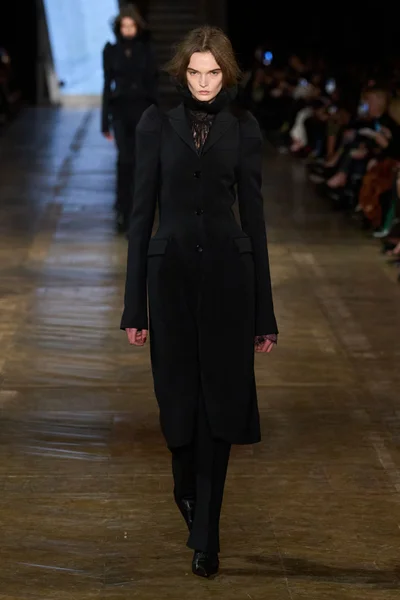 Look 1